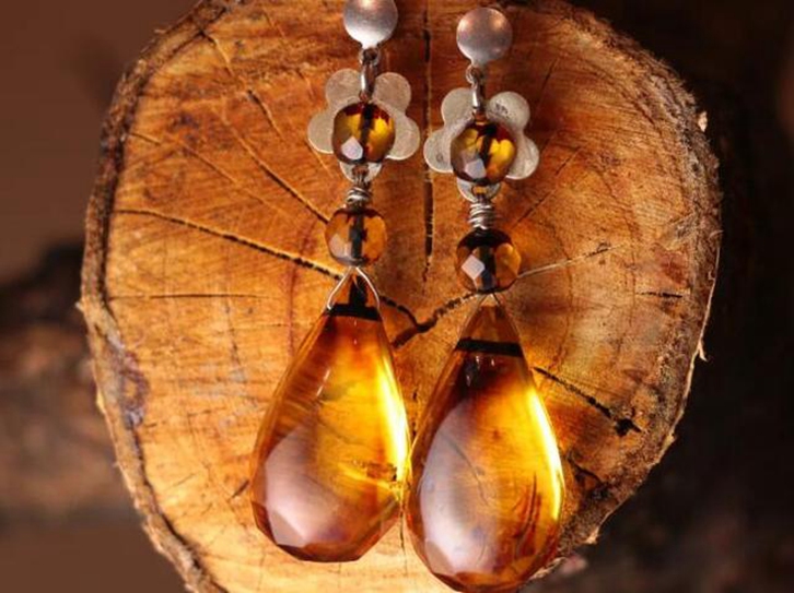 廣州白云機場進口烏克蘭琥珀原石報關費用代理案例